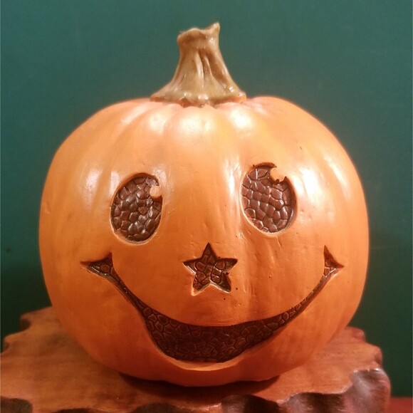 Resin Vintage Style Halloween Jack-o-Lantern Pumpkin 5"x5"x5" - Picture 1 of 3